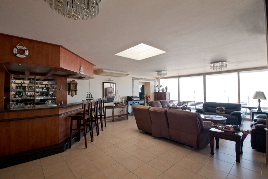 7 Bedroom Property for Sale in Outeniqua Strand Western Cape